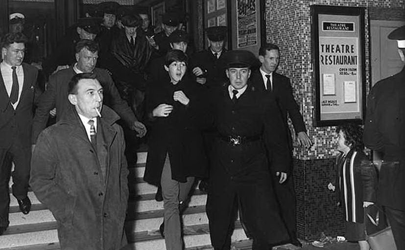 Nel 1963 i Fab Four iniziano un lungo tour (foto Wikipedia)