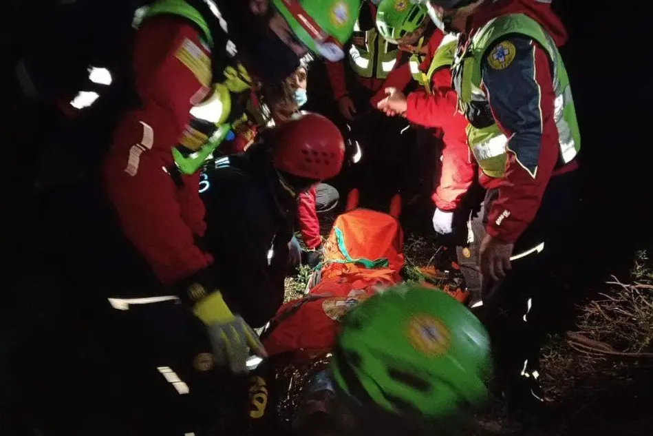 Il recupero (foto Corpo nazionale soccorso alpino e speleologico)