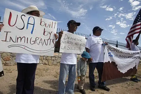 Una protesta contro la politica della "tolleranza zero" di Trump