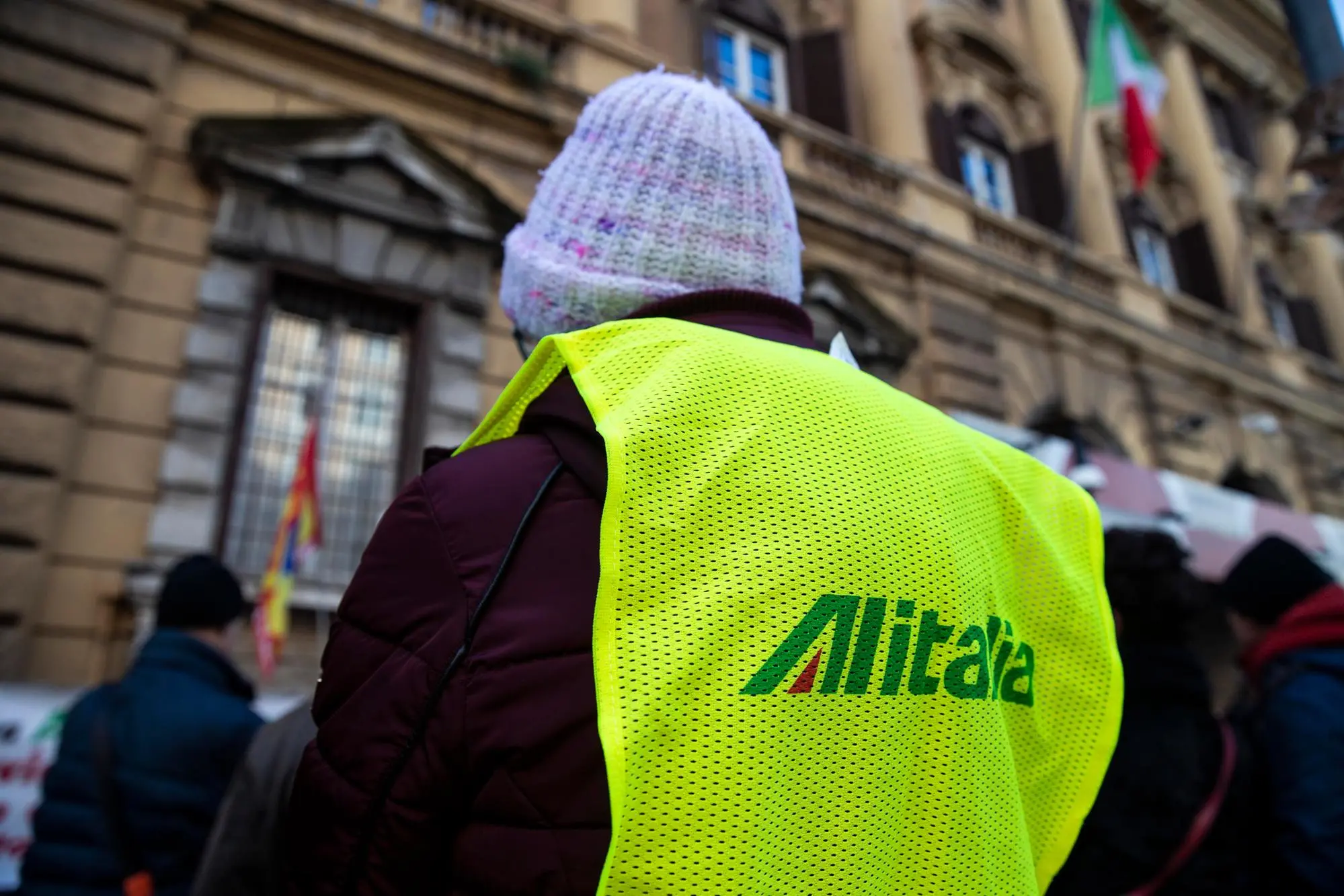 Un momento della manifestazione dei lavoratori delle compagnie aeree ITA/Alitalia (Ansa)