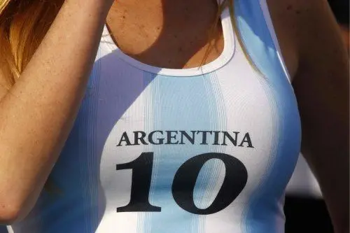 Una tifosa argentina sugli spalti