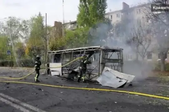 Ucraina, bomba russa su due autobus a Kramatorsk: 33 morti