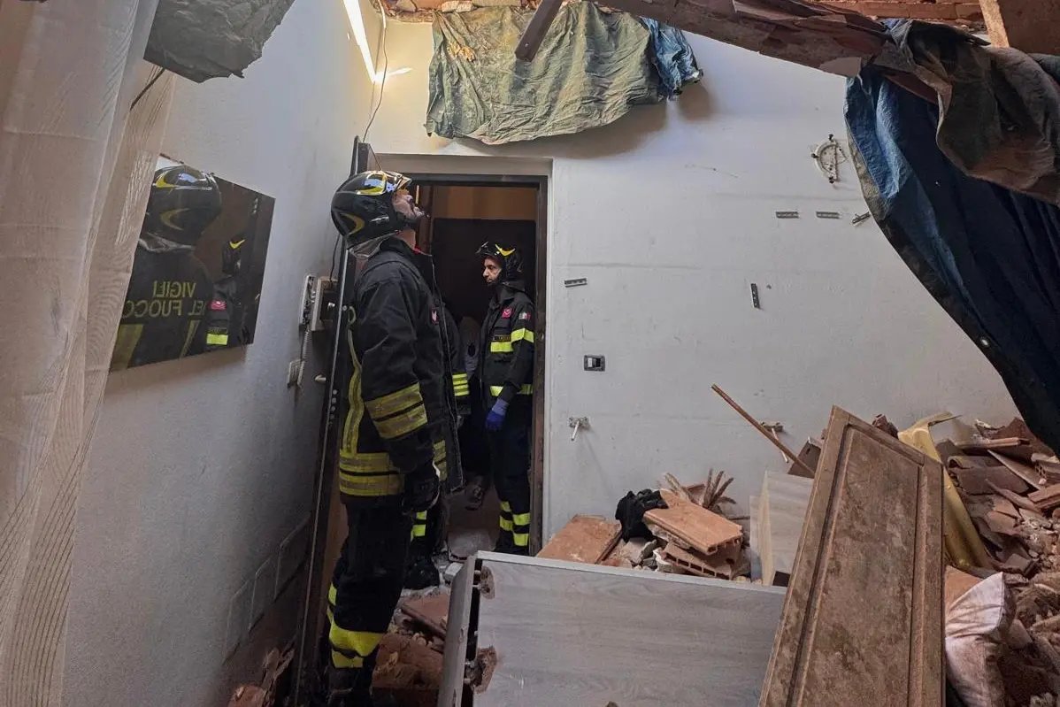 L'intervento dei vigili del fuoco a La Maddalena