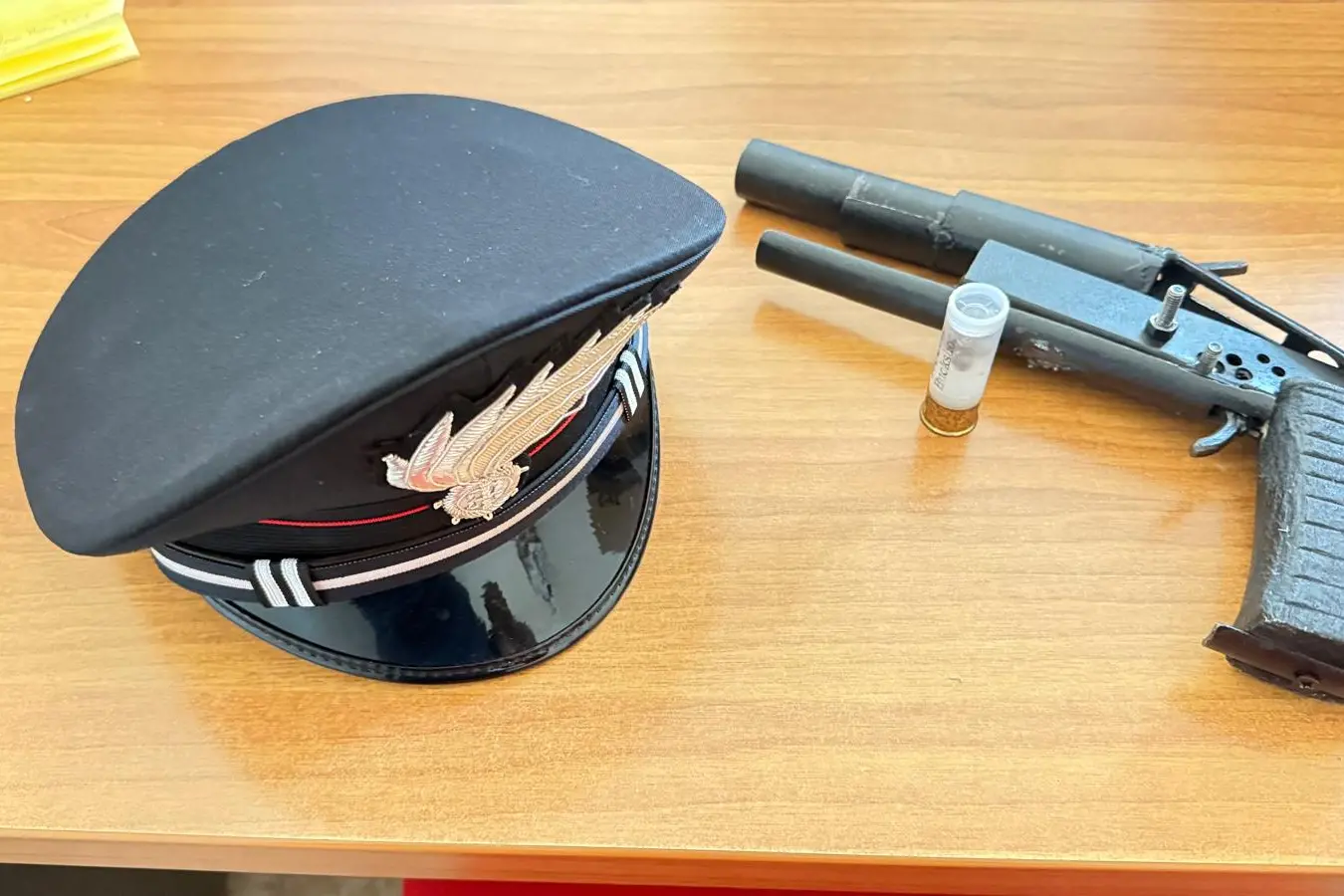 L'arma sequestrata dai carabinieri