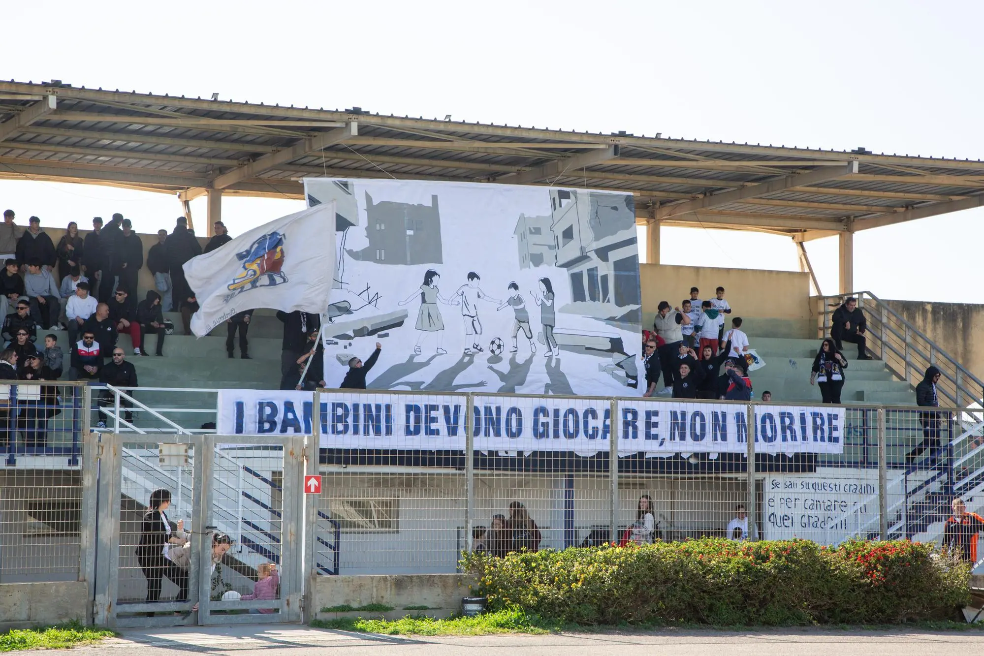 Lo striscione allo Zoboli (foto Murru)