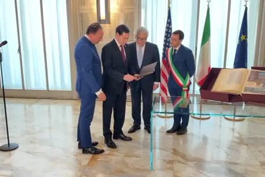 Consegnato a Rubio suo albero genealogico: "Motivo per tornare"