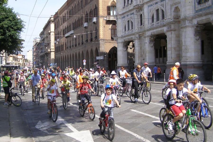 In bicicletta tra le vie dedicate alla Resistenza Arriva la pedalata partigiana fino a Quartucciu