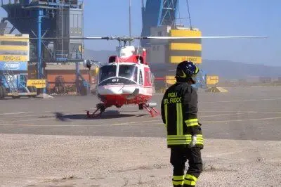 Matteo Irde viene trasferito a Sassari da un elicottero dei Vigili del fuoco - foto Chergia