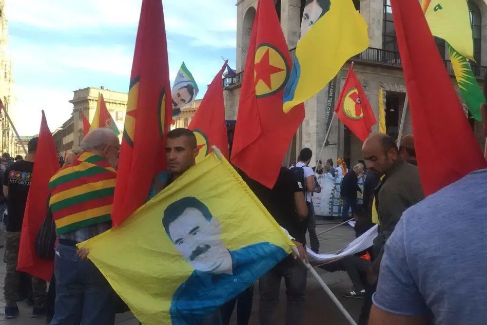 Milano, la comunità curda scende in piazza