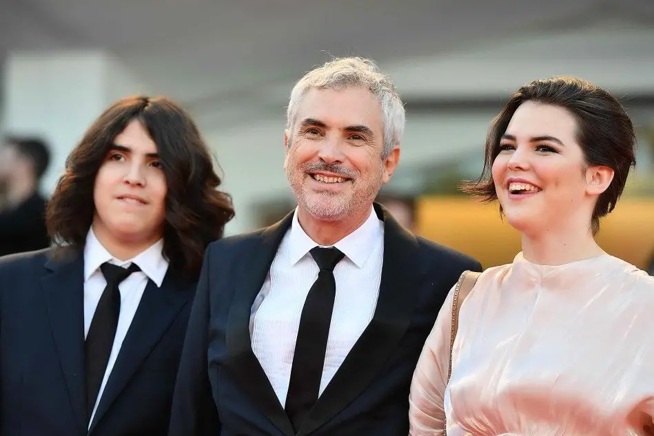 Mostra del Cinema di Venezia: il Leone d'Oro ad Alfonso Cuaron (al centro)