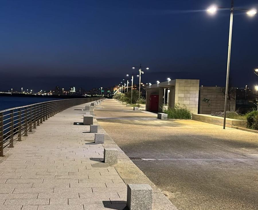 Il lungomare riapre e torna l’illuminazione
