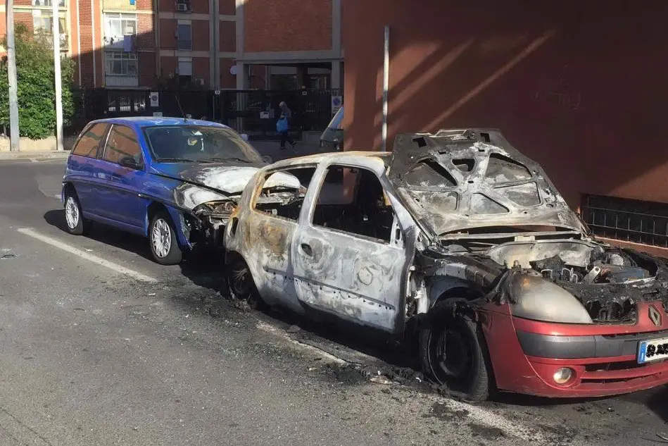 Auto incendiate in via Nebida