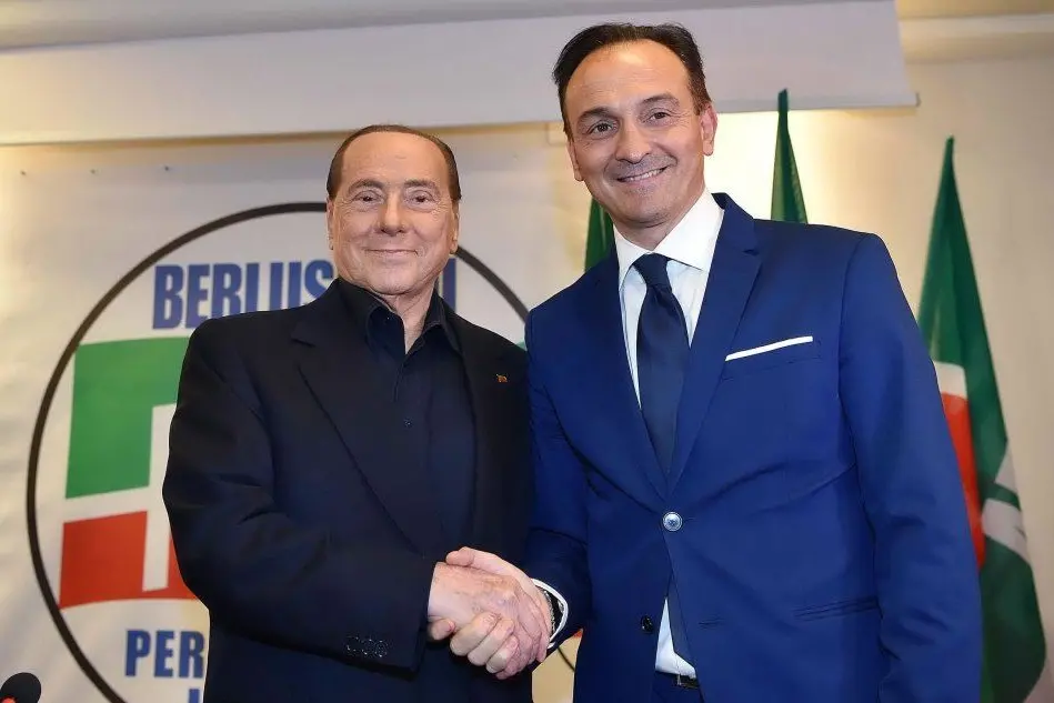Alberto Cirio con Silvio Berlusconi (Ansa)