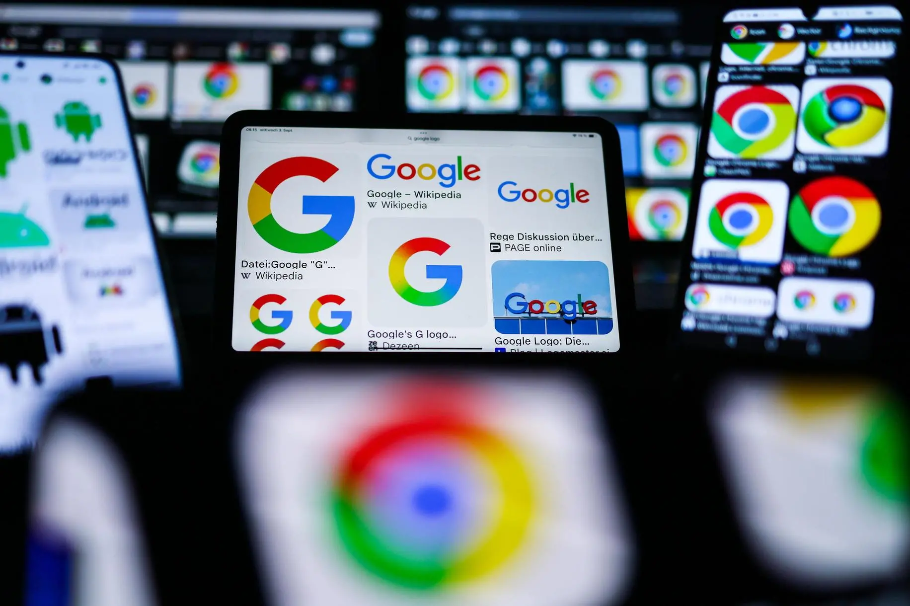 Loghi di Google (foto Ansa)