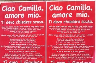 I cartelloni che tappezzano Roma