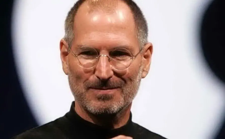 Steve Jobs cambia il mondo della telefonia al Macworld di San Francisco