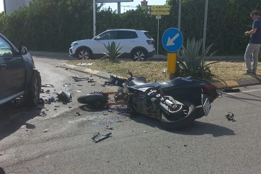 I mezzi coinvolti nell'incidente di via Brigata Sassari (Foto: Daga)