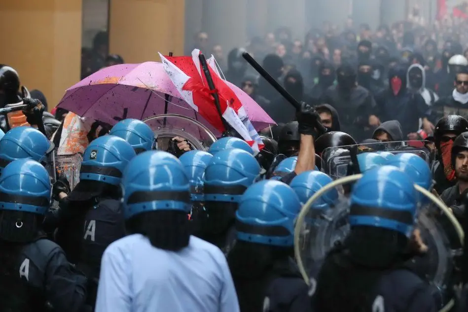 Gli scontri a Bologna