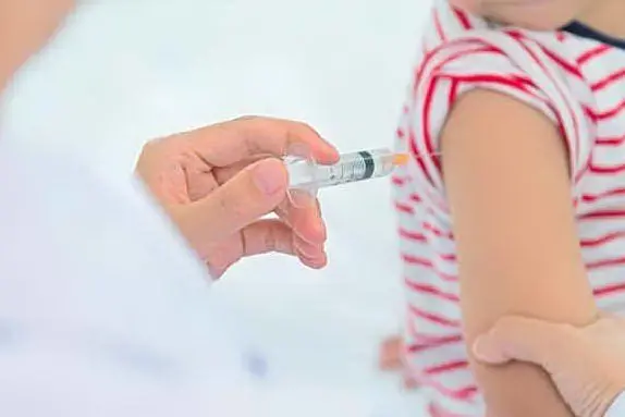 Slitta l'obbligo sui vaccini (foto Ansa)