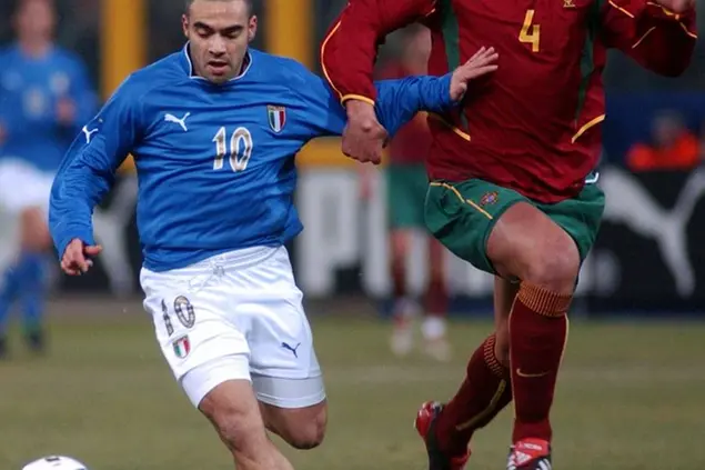 Miccoli con la maglia della Nazionale (Ansa)