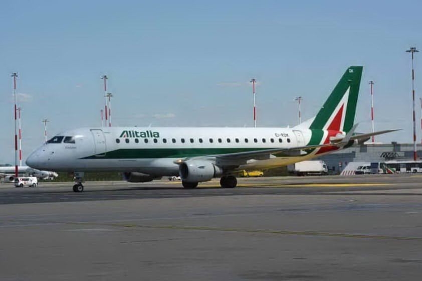 Un volo Alitalia (archivio L'Unione Sarda)