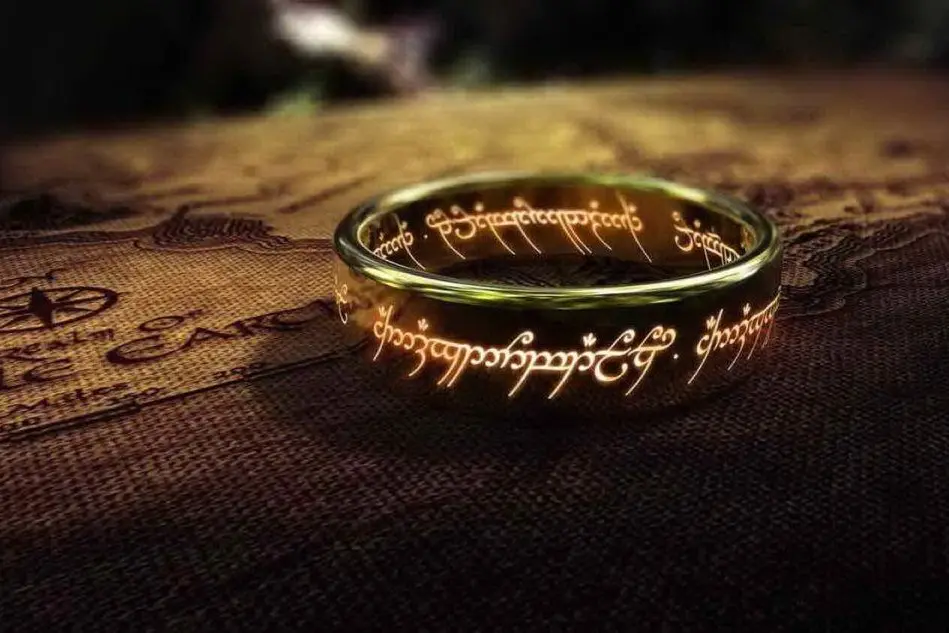 L’anello al centro della grande narrazione di Tolkien. (Foto Amazon Prime)