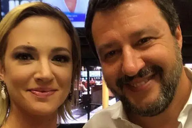 Asia Argento e Matteo Salvini a &quot;Live Non è la D'Urso&quot; (foto da Instagram @AsiaArgento)