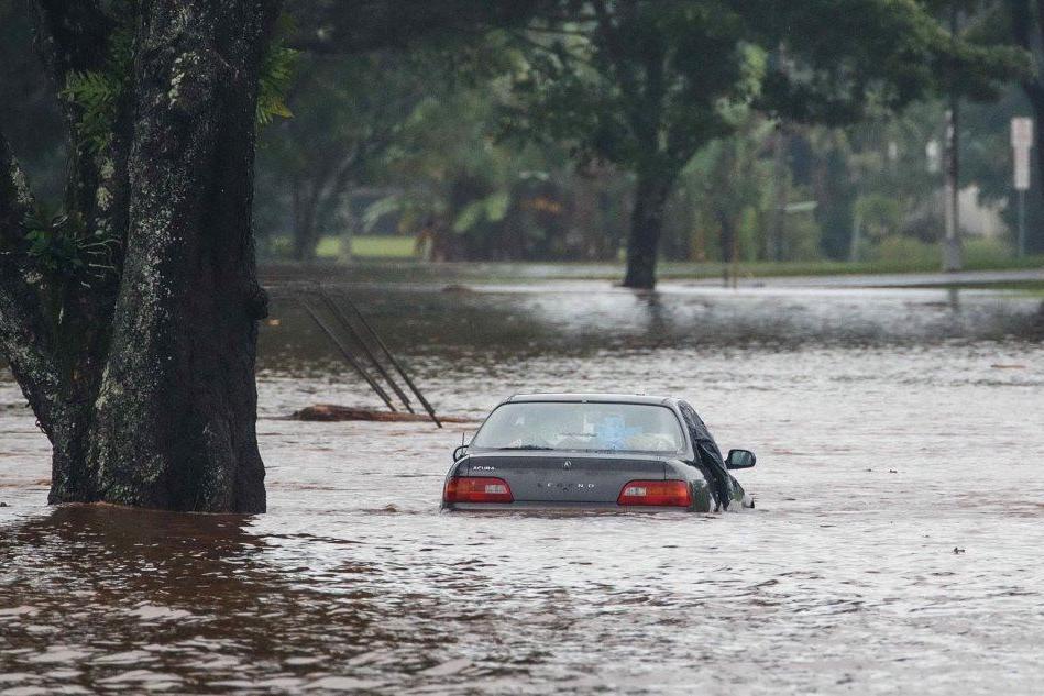 Hawaii, arriva l'uragano Lane: piogge torrenziali e inondazioni
