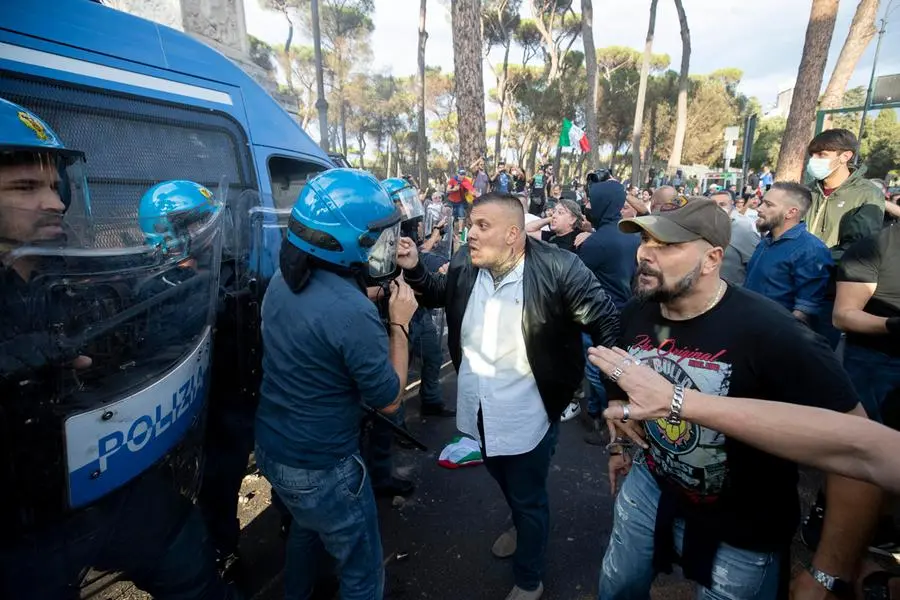 Giuliano Castellino alla manifestazione dei No Green Pass a Roma (Ansa)