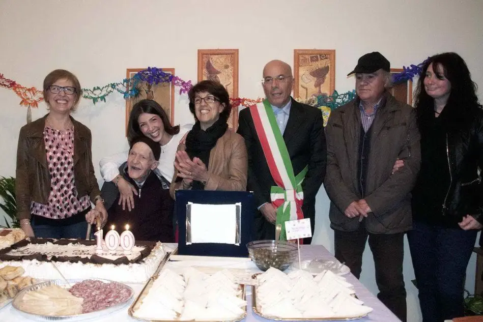 La festa a Mogoro per i 100 anni di Vincenzo Orrù