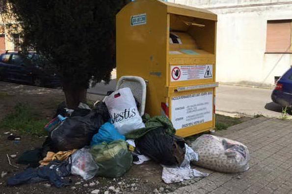Unione dei comuni del Guilcier, sospeso il ritiro dei rifiuti tessili