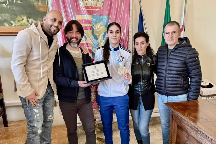 La consegna della targa a Nicole Correddu (foto concessa)