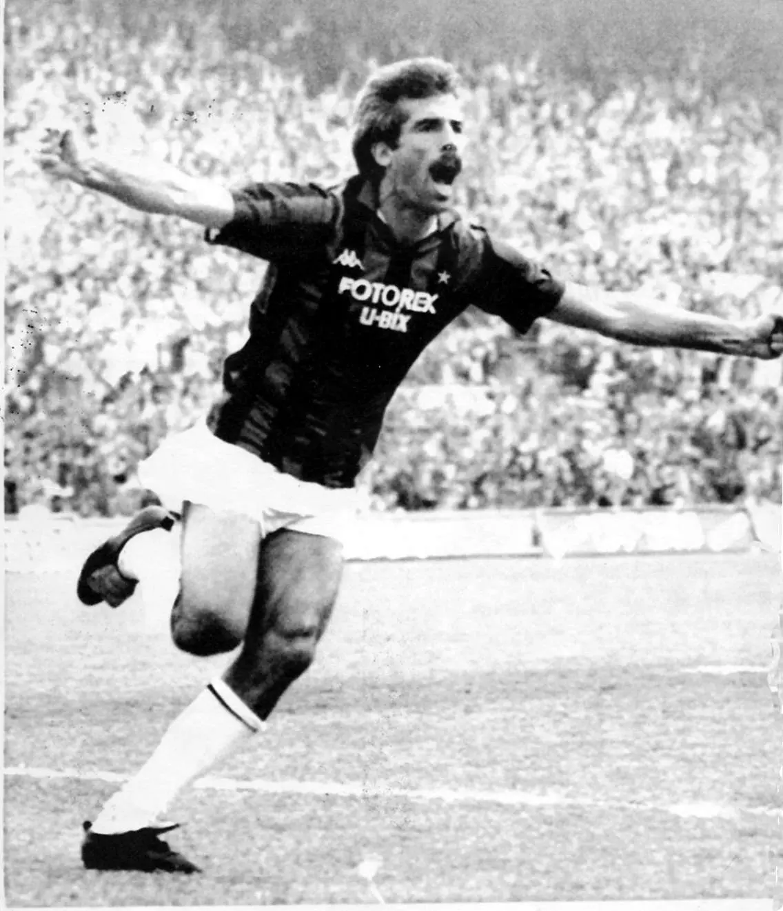 Pietro Paolo Virdis con la maglia del Milan: nel 1987 (segnò a Napoli due gol fondamentali per la vittoria finale del tricolore) (foto Archivio Unione Sarda)