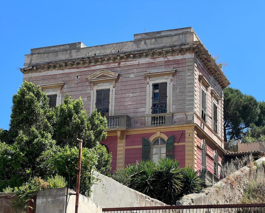 «Villa Laura, un gioiello abbandonato»
