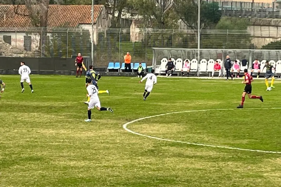 Petrone in azione nel match tra Olbia e Scafatese (foto Ilenia Giagnoni)