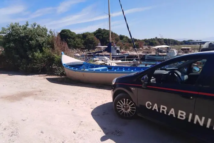 Un barchino approdato in Sardegna (Ansa)