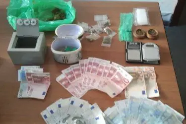 Soldi e droga sequestrati al diciottenne