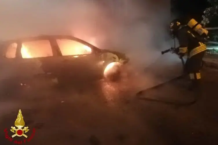 La macchina in fiamme
