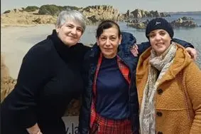 La Maddalena, al centro la presidente del Parco con due dirigenti dell'associazione Arcobaleno Odv