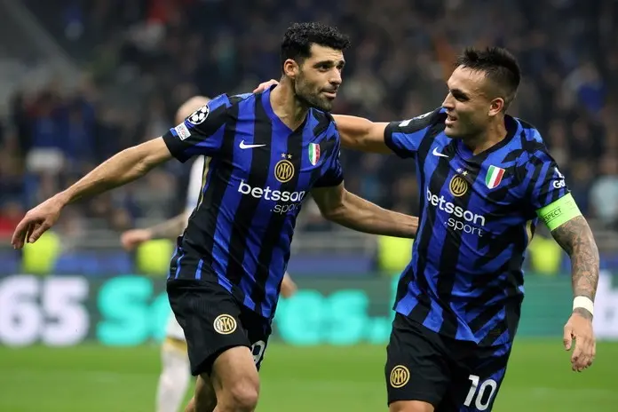 Mehdi Taremi (a sinistra) con Lautaro Martínez in una partita dell'Inter (foto Ansa)