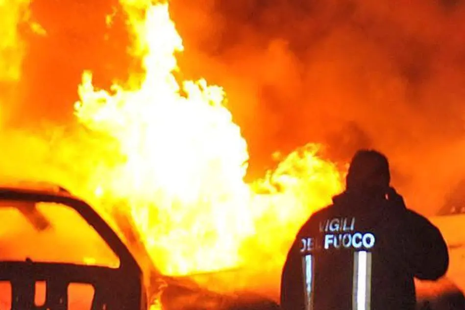 Auto a fuoco: immagine simbolo