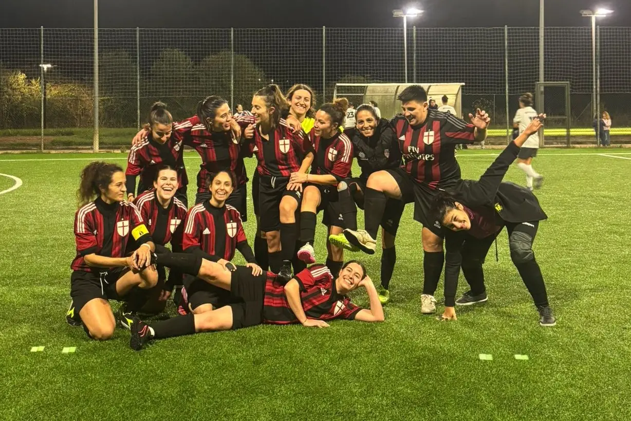 Foto di squadra Sini-Masullas al termine dell'esordio in casa nella Coppa Italia di Serie C Femminile di calcio a 5 (foto concessa)