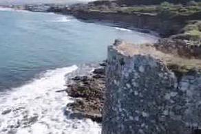 Porto Torres: la forza del mare &quot;aggredisce&quot; la Torre di Abbacurrente