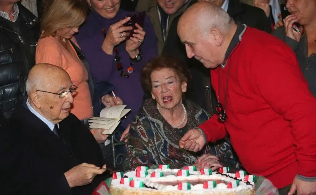 Con la moglie Clio, durante una festa in suo onore nel quartiere Monti