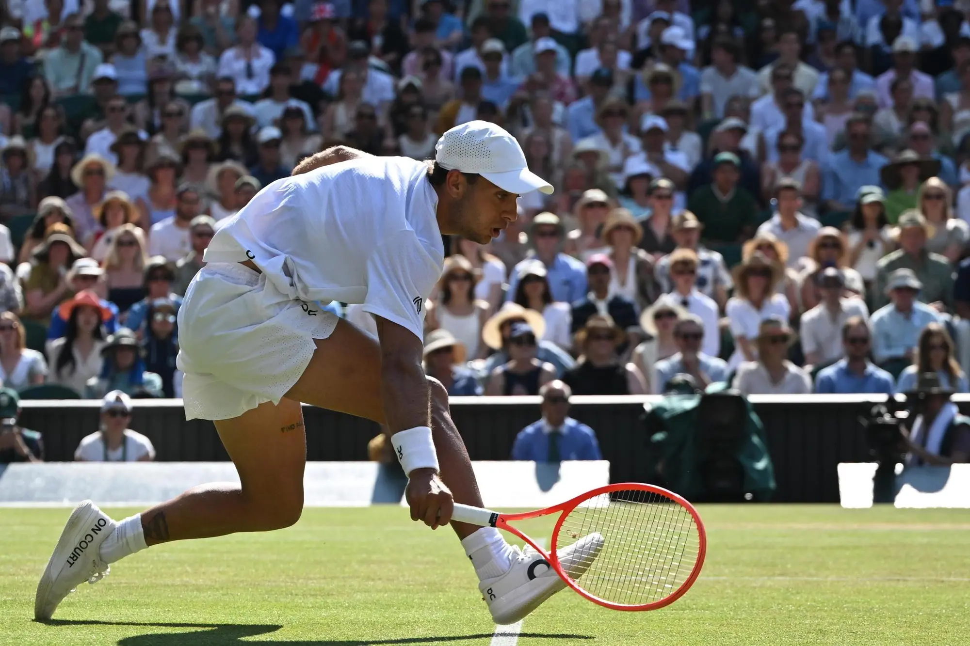 Wimbledon, crollo Cobolli: ko ai quarti con Fery. Out anche Paolini Flavio Cobolli (Ansa-Epa)
