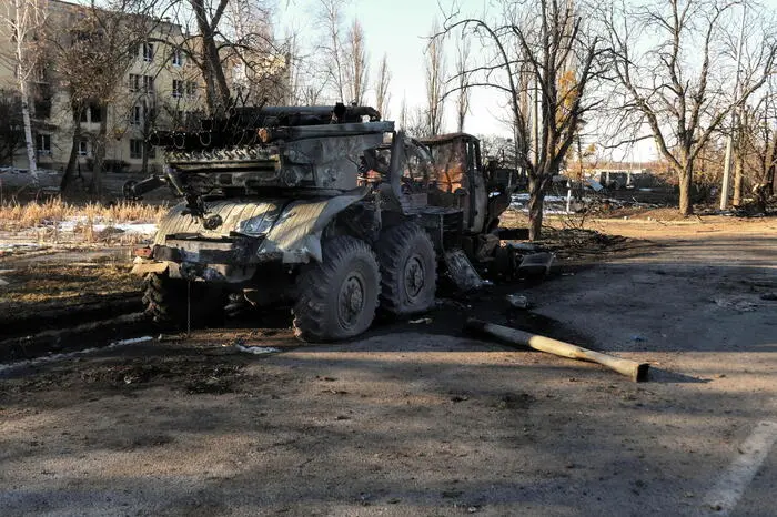 epa09841371 Wreck of a Russian military vehicle in Lisne village, near Kharkiv, Ukraine, 21 March 2022. Russian troops entered Ukraine on 24 February prompting the country's president to declare martial law and triggering a series of announcements by Western countries to impose severe economic sanctions on Russia. EPA/Andrzej Lange POLAND OUT