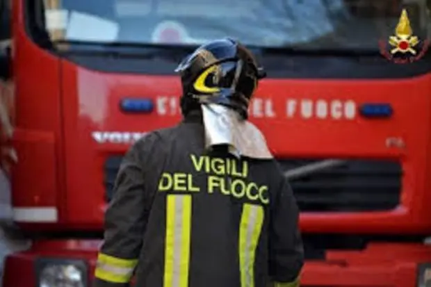 Fiamme a San Vito (foto simbolo Archivio L'Unione Sarda)