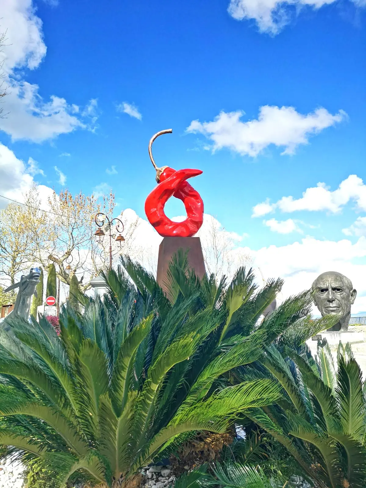 L'opera di Giuseppe Carta a Mougins (foto ufficio stampa)