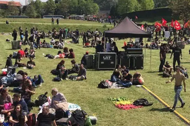 Migliaia di persone a Pontida per il concerto degli artisti \"Terroni Uniti\"