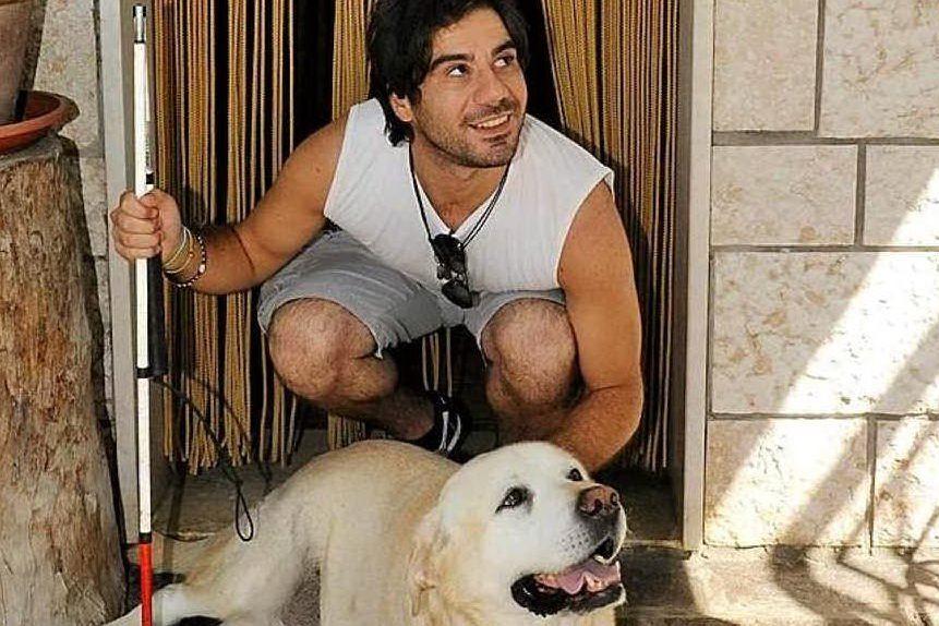 Alessandro Bordini insieme al suo cane